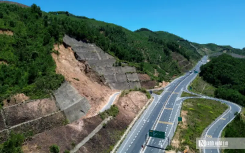 Cao tốc La Sơn - Hòa Liên hạn chế xe khách, xe tải do sạt lở đến hết 2026
