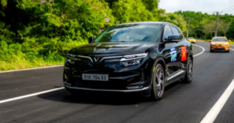 Chủ xe mê cảm giác lái VinFast VF 8: Khó quay lại xe xăng