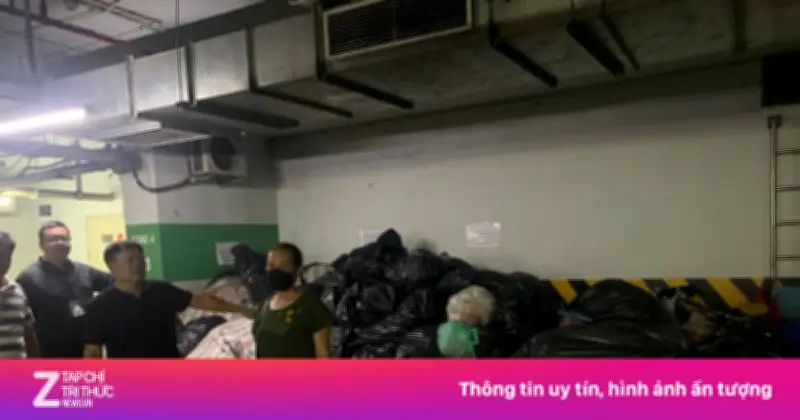 Chung cư cao cấp Hà Nội ngập rác thải, cư dân khốn khổ vì mùi hôi