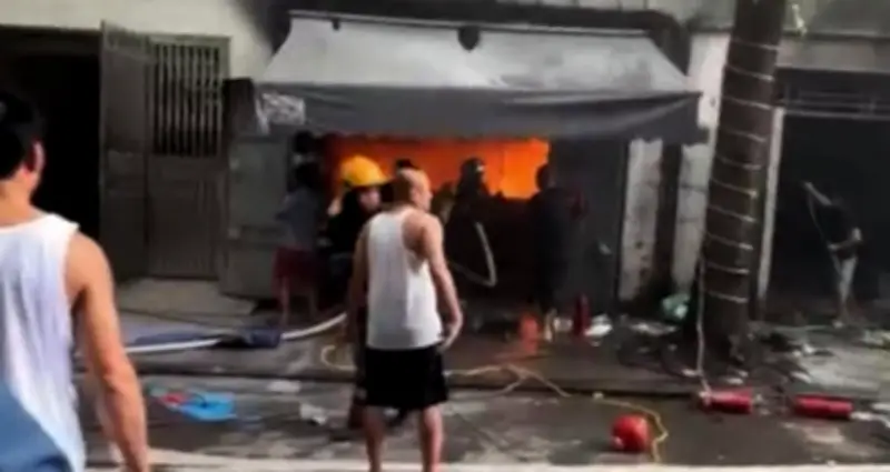 Cháy biệt thự tại khu đô thị Văn Phú, Hà Nội, nghi có người mắc kẹt
