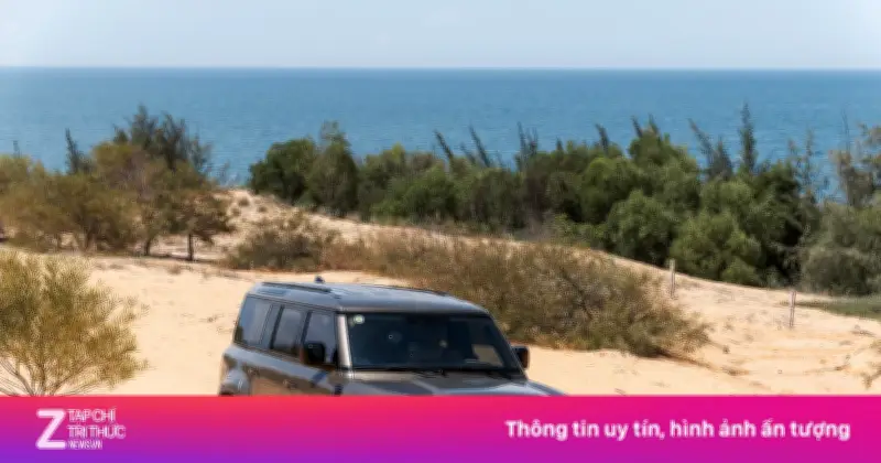 Cầm lái Land Rover Defender 130 giá gần 8 tỷ: Off-road đồi cát có gì hay?