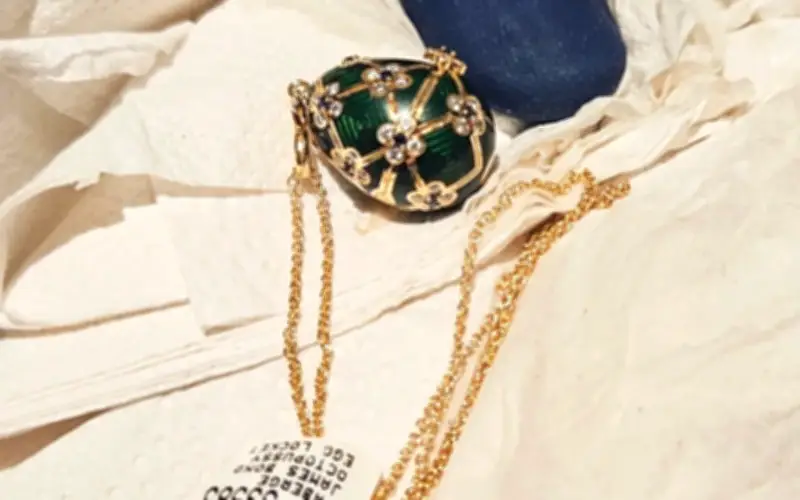 Cảnh sát New Zealand thu hồi mặt dây chuyền Fabergé bị nuốt trộm trị giá 19.000 USD