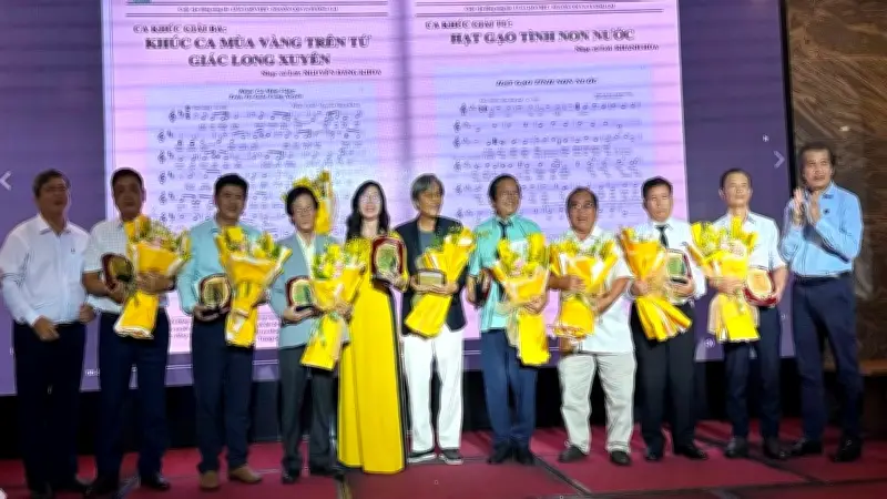 Cuộc vận động sáng tác 'Lúa gạo Việt - Nguồn cội và tương lai' thu hút 1.328 tác phẩm