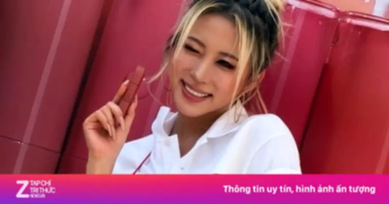 Dayoung (WJSN) gây sốt với bikini kẻ sọc táo bạo tại sự kiện