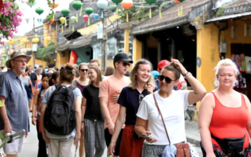 Du lịch Việt Nam 6 tháng đầu năm 2026: Doanh thu 49,8 nghìn tỷ, khách quốc tế 12,3 triệu