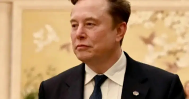 Elon Musk ủng hộ chỉ trích khoản từ thiện 26 tỷ USD của vợ cũ Jeff Bezos
