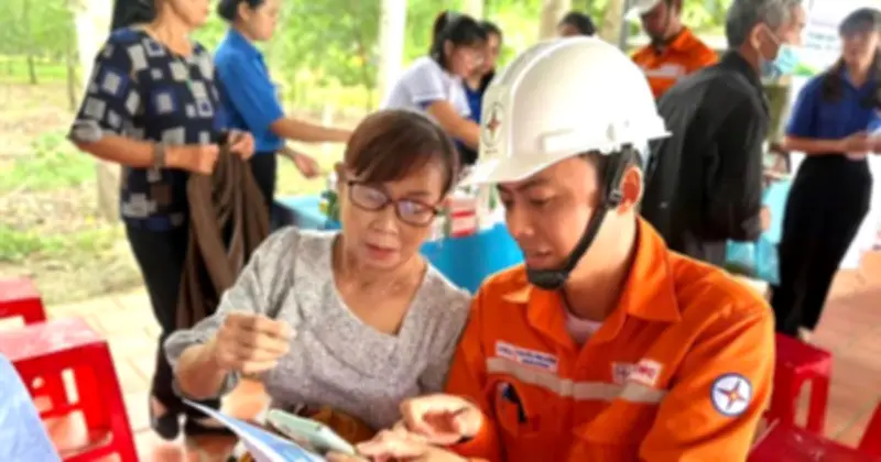EVNHCMC: 50 năm thắp sáng nghĩa tình và phát triển bền vững