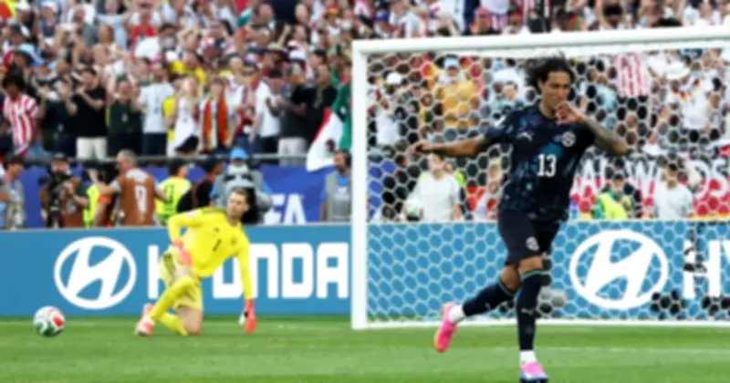 FIFA đề xuất đổi cách tung đồng xu trước loạt luân lưu nhưng bị từ chối