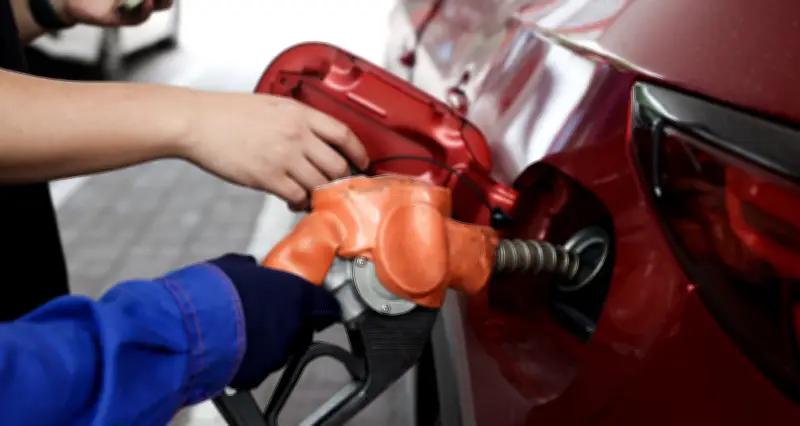 Giá xăng dầu giảm mạnh từ 16h hôm nay, xăng E10 còn 20.415 đồng/lít