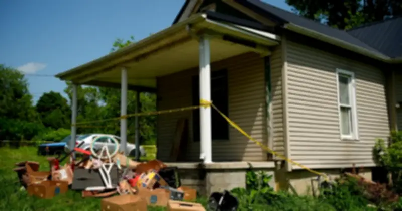 Giải cứu 16 trẻ em bị nhốt trong nhà đổ nát ở Ohio