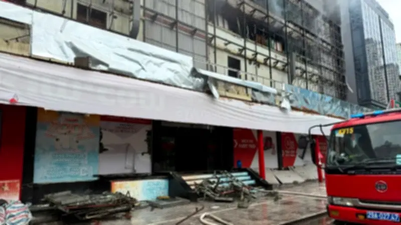 Hà Nội: Cháy nhà tại phường Hà Đông, lực lượng chức năng khẩn trương dập lửa