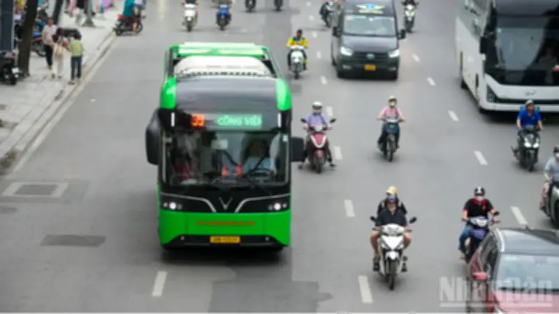 Hà Nội điều chỉnh lộ trình 4 tuyến xe buýt cuối tuần từ 19h thứ Sáu