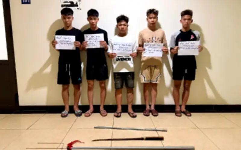 Hà Nội khởi tố nhóm quái xế mang hung khí gây rối trật tự công cộng