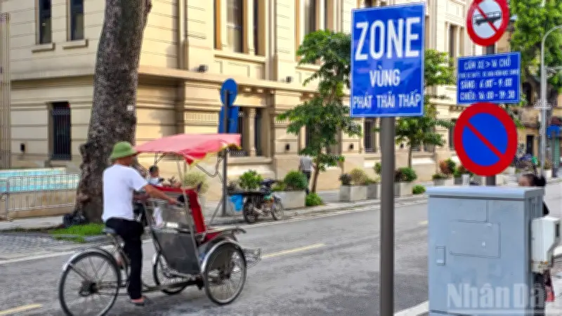 Hà Nội thí điểm vùng phát thải thấp: Người dân chủ động chuyển đổi xe xanh