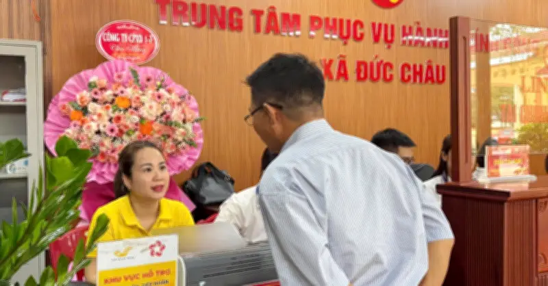 Hỗ trợ người dân tiếp cận thông tin dịch vụ số thiết yếu ngay tại cơ sở