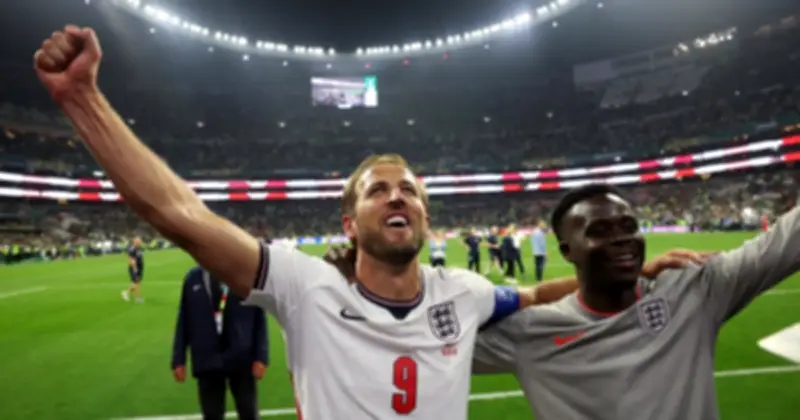 Harry Kane khản giọng vì hát cùng CĐV sau trận thắng Mexico