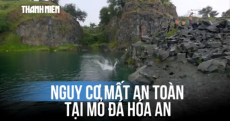 Học sinh vô tư bơi lội ở mỏ đá tự thân, hoa Ấn