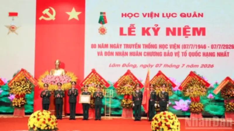 Học viện Lục quân kỷ niệm 80 năm truyền thống, đón nhận Huân chương Bảo vệ Tổ quốc hạng nhất