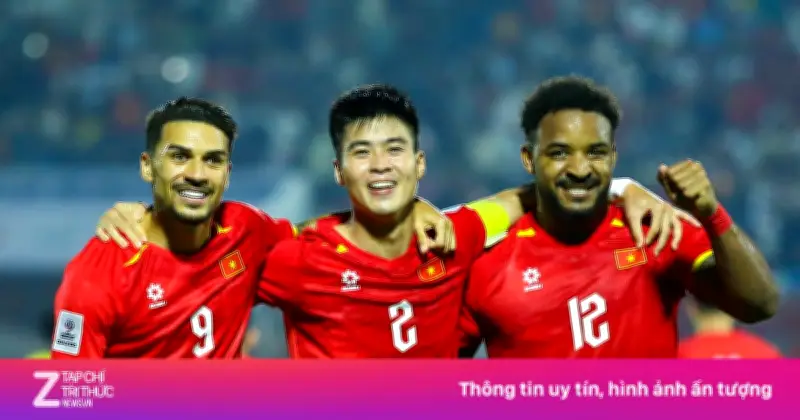 HLV Kim Sang-sik thử nghiệm ba cầu thủ nhập tịch trên hàng công tuyển Việt Nam