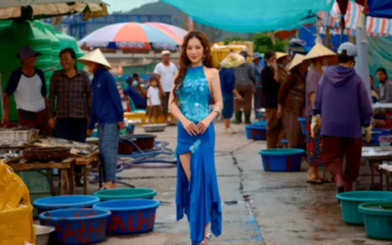 Hương Tràm biểu diễn tại bến cá cửa Lò, gây xúc động với MV 'Gái nghe'