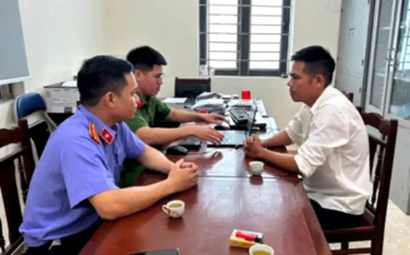 Hành vi bất thường của gà con rể sau khi ly hôn vợ gây xôn xao