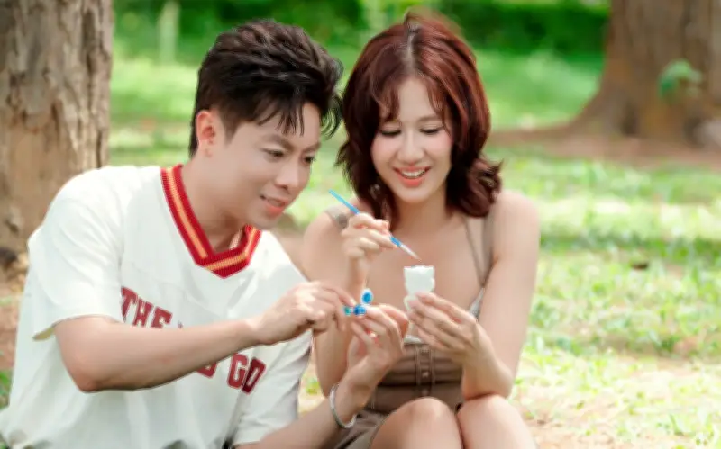 Hoàng Hà Cường kể chuyện thanh xuân qua MV 'Nhắm Mắt Thấy Mùa Hè'