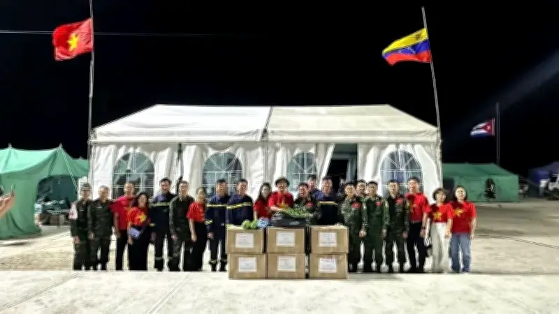 Đại sứ Việt Nam tại Venezuela thăm hỏi, động viên đoàn cứu hộ