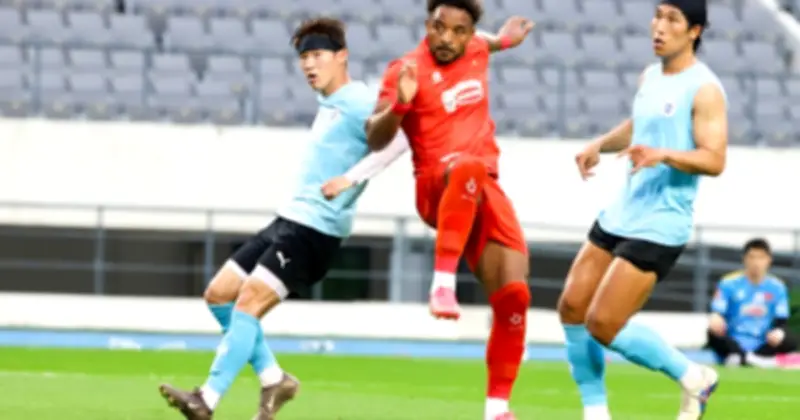 Đội tuyển Việt Nam thắng Yongin 2-1 nhờ Hai Long và Xuân Son