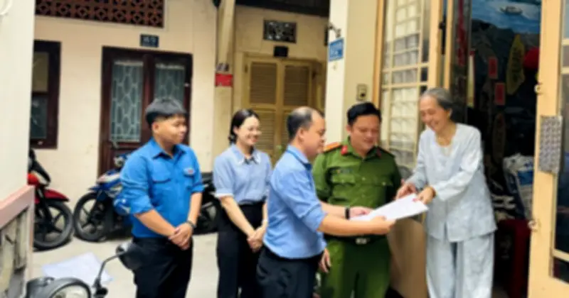 Đội xung kích chứng thực chữ ký tận nhà ở TP.HCM: Gần dân, tiện lợi