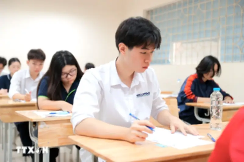 Điểm thi tốt nghiệp THPT 2026: Phân hóa tốt, điểm chuẩn đại học dự kiến giảm