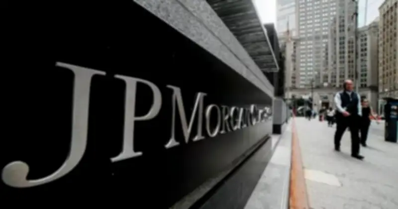 JPMorgan hạ dự báo giá vàng 2026, cảnh báo rủi ro từ lãi suất Fed