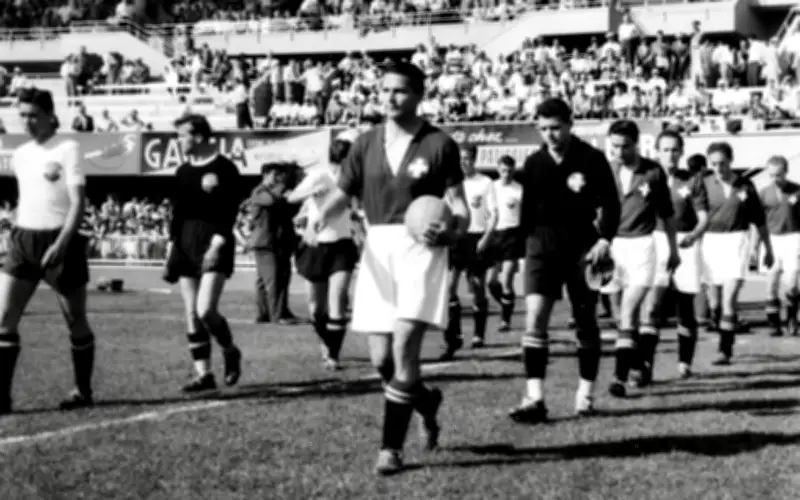 Kỷ lục 12 bàn thắng tại World Cup 1954: Áo thắng Thụy Sĩ 7-5