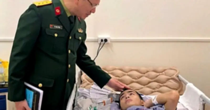 Kỳ tích y khoa: Bệnh viện 103 cứu sống thiếu niên mất nửa người vì tai nạn