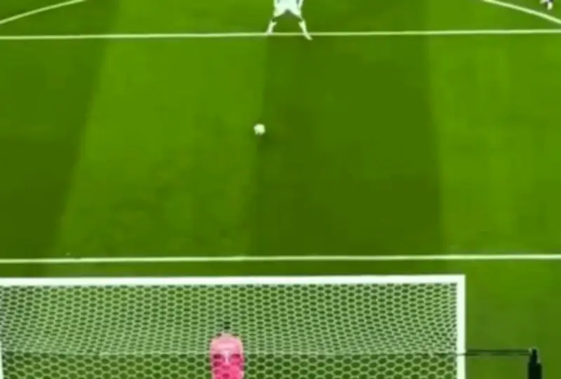 Kỹ thuật chạy đà ngắt nhịp giúp Ronaldo xóa dớp vòng knock-out World Cup