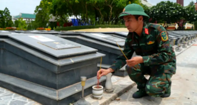 Kỳ vật trong mộ liệt sĩ ở Đồng Nai hé lộ manh mối mới từ cựu chiến binh