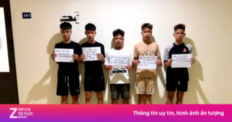 Khởi tố 4 'quái xế' mang đinh ba náo loạn phố Hà Nội