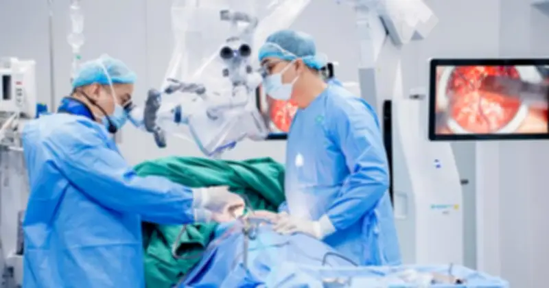 Kính vi phẫu ZEISS KINEVO 900S tích hợp AI nâng độ chính xác trong phẫu thuật thần kinh