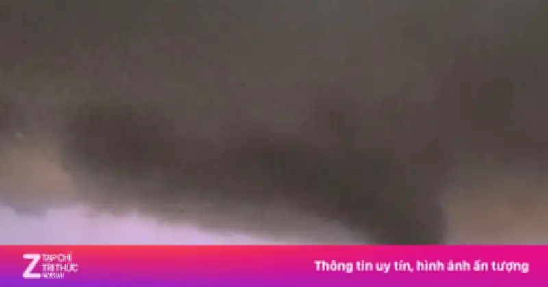 Lốc xoáy và lũ lụt tàn phá Trung Quốc, hàng chục người chết
