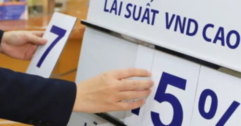 Lãi suất ngân hàng khó giảm sâu do thanh khoản thiếu hụt và tín dụng tăng nhanh