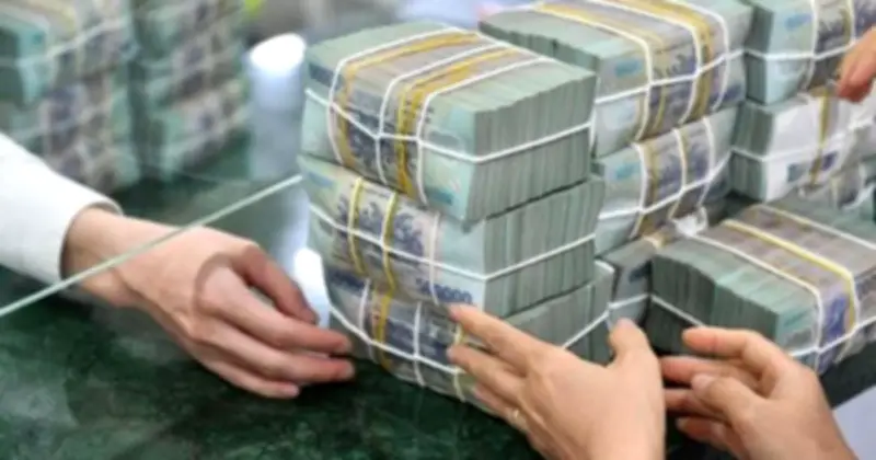 Lãi suất qua đêm liên ngân hàng bất ngờ vọt lên 13%/năm
