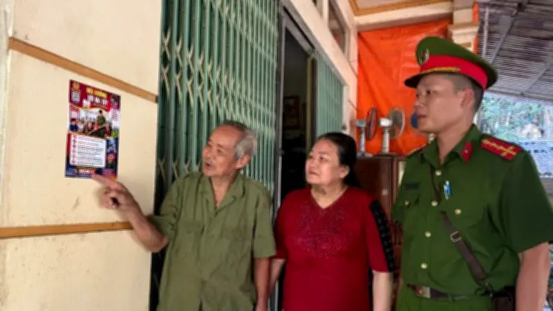 Lào Cai: 'Đi từng ngõ, dán từng nhà' và mô hình 'Giáo họ không ma túy' đẩy lùi ma túy