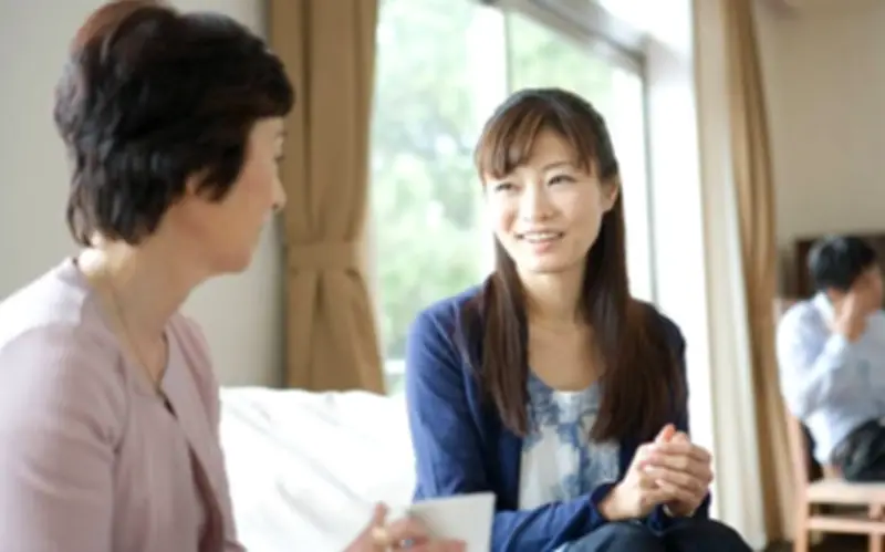 Mẹ chồng muốn nhập hộ khẩu cháu ngoại, tôi nói một câu khiến bà về