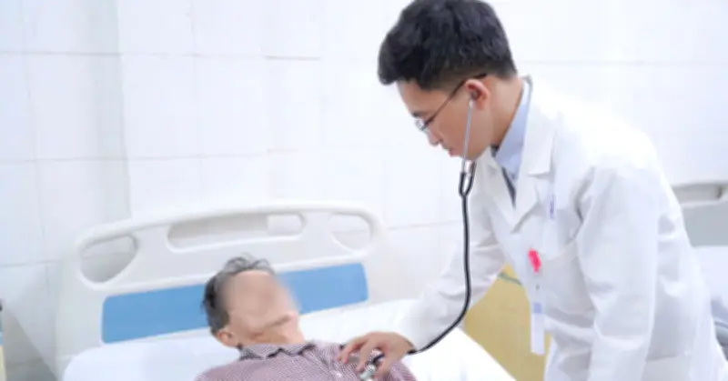 Mổ cấp cứu cụ ông bị phình động mạch chủ bụng nguy cơ vỡ bất ngờ