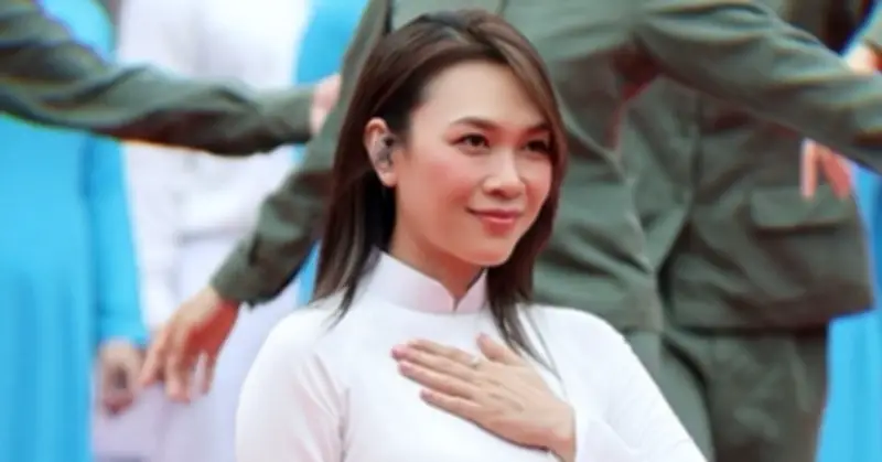 Mỹ Tâm gây chú ý với màn trình diễn tại Dinh Độc Lập