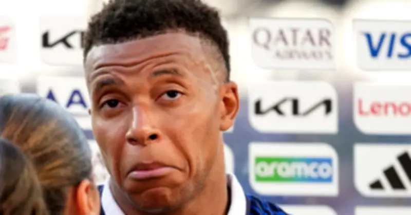 Mbappe thoát thẻ đỏ vì không che miệng, nói Pháp sẵn sàng 'chơi bẩn'
