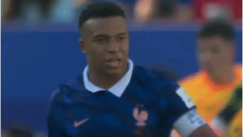 Mbappe văng tục, từ chối bắt tay sau trận thắng Paraguay ở World Cup 2026