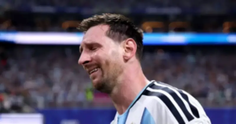 Messi bật khóc sau màn ngược dòng 'tử thần' cùng Argentina