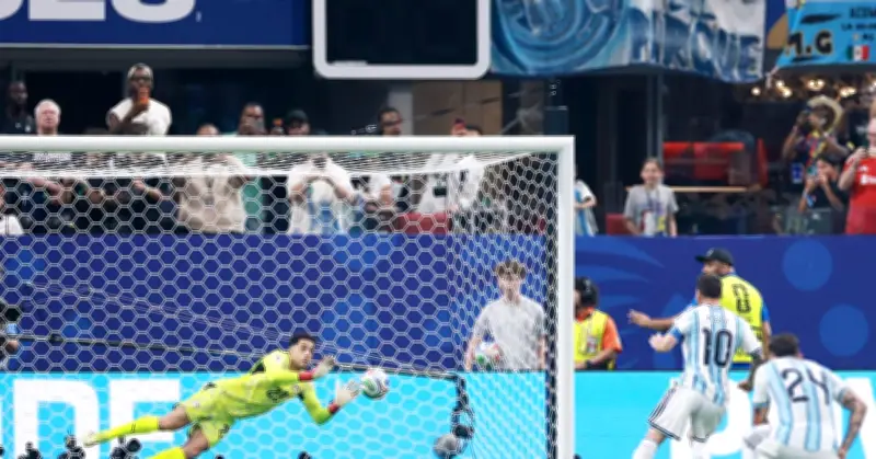 Messi đá hỏng penalty, ghi kỷ lục chẳng ai muốn