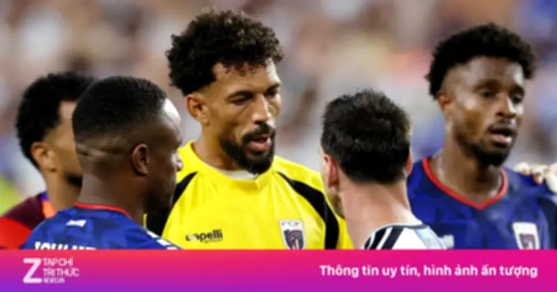 Messi khen Vozinha 'tuyệt vời' sau cái ôm gây bão World Cup 2026