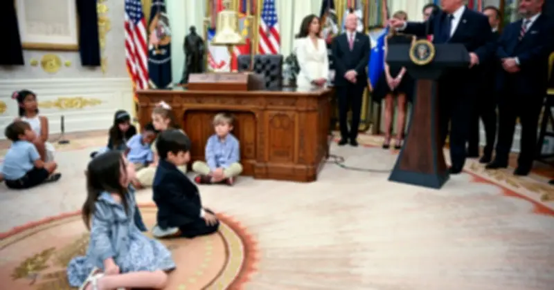 Mỗi trẻ sơ sinh Mỹ được cấp 1.000 USD đầu tư chứng khoán qua 'Tài khoản Trump'